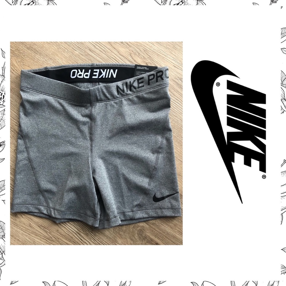 NIKE Women’s 5” Trainer Shorts